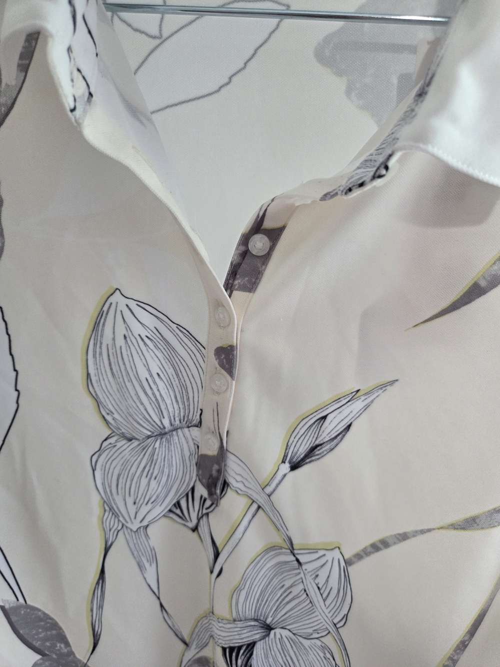 Sleeveless Floral Polo Top - Cream & Gray - Picture 6 of 9